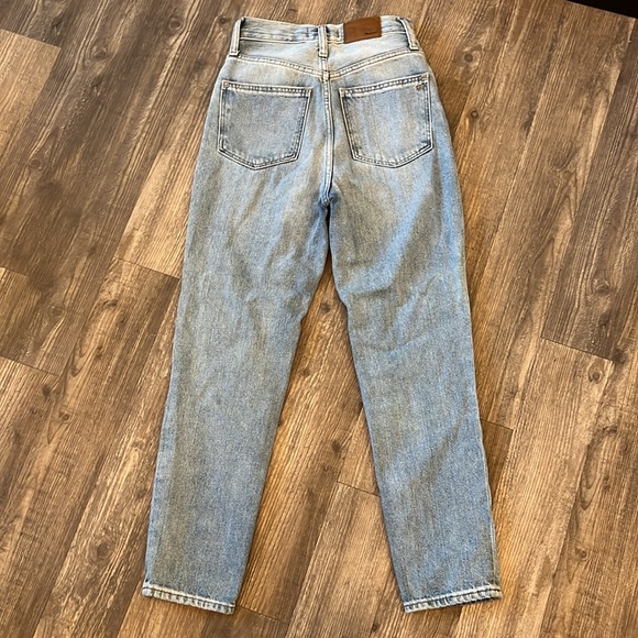 Madewell Distressed The Mom Jean - Picture 5 of 7